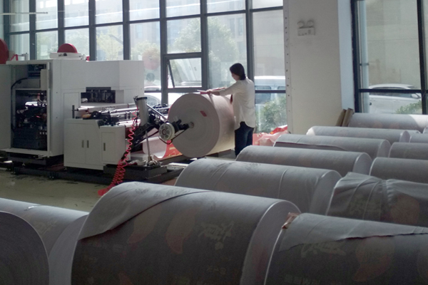 彩匯包裝-生產(chǎn)車(chē)間