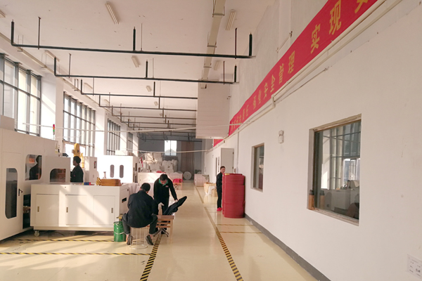 彩匯包裝-生產(chǎn)車(chē)間